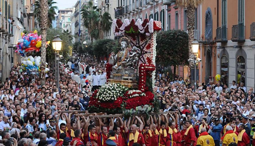 Niente processioni per tutto il 2020, saltano la festa della Madonna del Carmine e quella San Matteo per le strade di Salerno