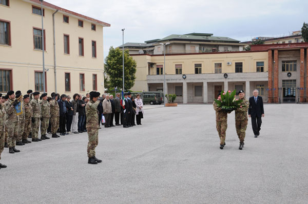 I militari del Reggimento Guide di Salerno salvano una donna da una violenza