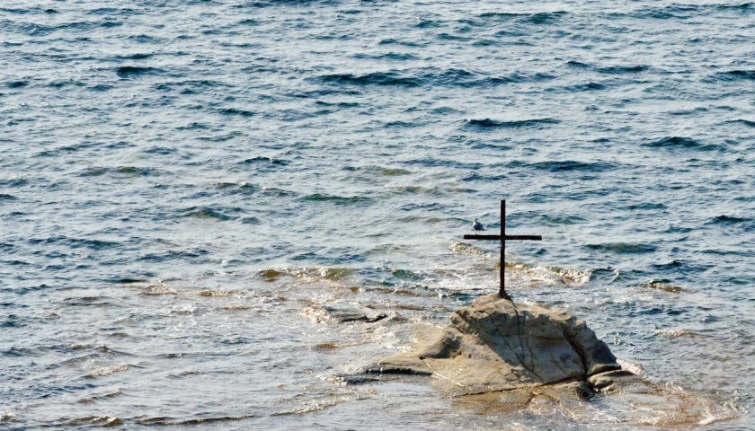 Agropoli, processione per benedire lo scoglio di S. Francesco