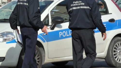Nocera Inferiore, agente della polizia locale aggredito da una donna