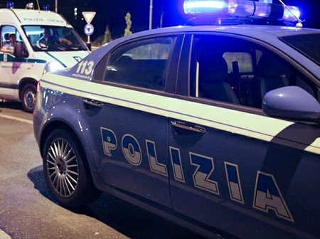 “Aiutatemi mi hanno accoltellato”: un marocchino chiede aiuto ai poliziotti