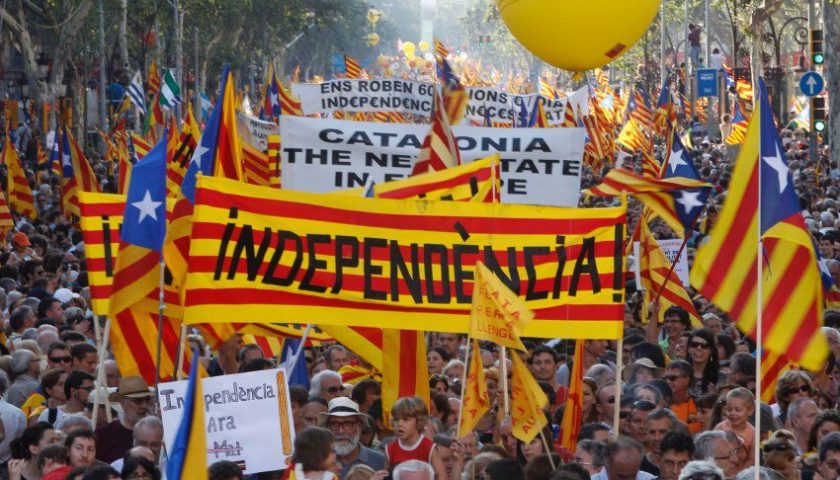 Referendum Catalogna, il governo di Madrid invia rinforzi di polizia