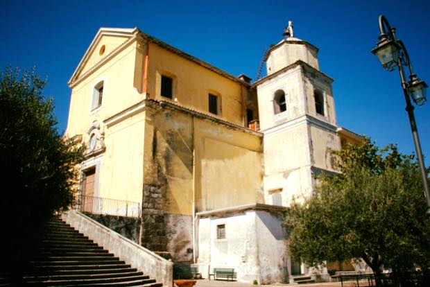 Una gang di ragazzini vandalizza un santuario a Baronissi