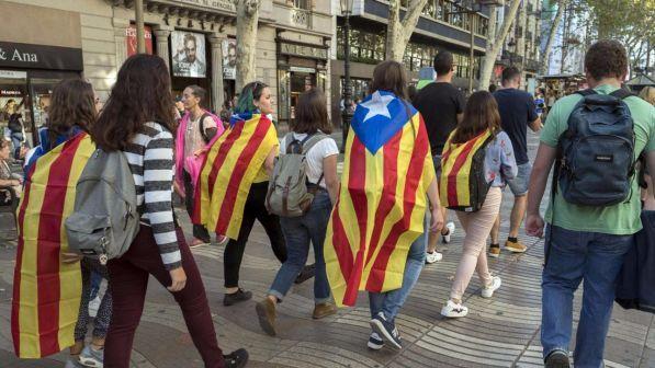 Catalogna, spari contro seggio elettorale nella notte: feriti lievi