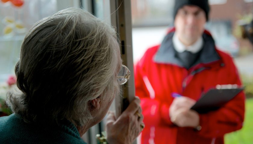 Falsi volontari chiedono soldi ai commercianti per attività di beneficenza