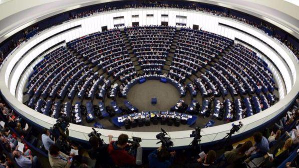Migranti, allʼEuroparlamento passa la linea italiana su ricollocamenti