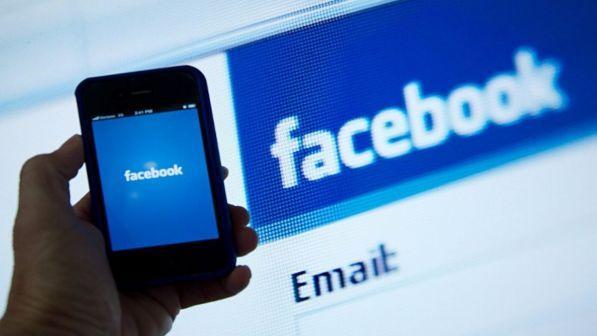 Facebook spopola in Italia: in 2 anni raddoppiate le ore trascorse