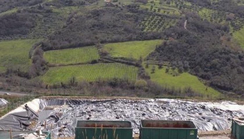 Paura ad Agropoli, si ribalta escavatore nell’ex discarica di Gorgo