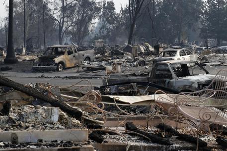 Inferno di fuoco in California, 15 morti e 200 dispersi