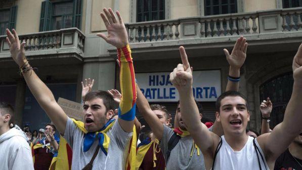 Catalogna in piazza per unione e dialogo: Barcellona blindata