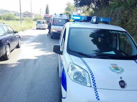 Incidente frontale, feriti padre e figlia