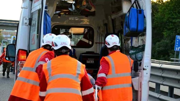 Colto da un malore, provoca un incidente ad Angri