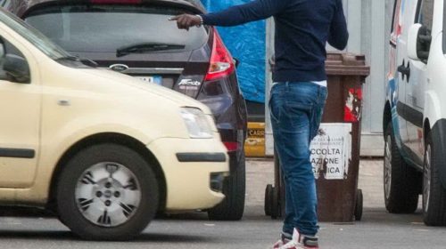 Salerno, ancora denunce contro i parcheggiatori abusivi