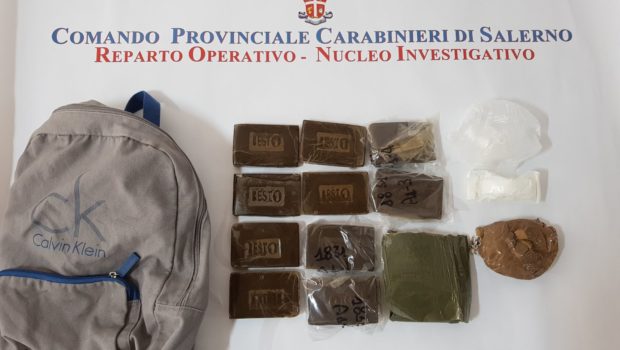 Droga nascosta nello zaino, arrestati due giovani