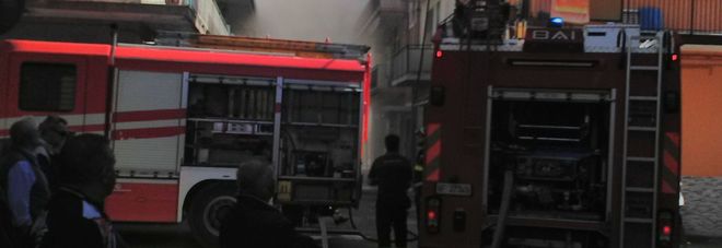 ULTIM’ORA. Sottotetto in fiamme, due feriti