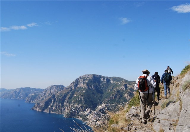 Sequestrato il tratto di sentiero degli Dei interdetto