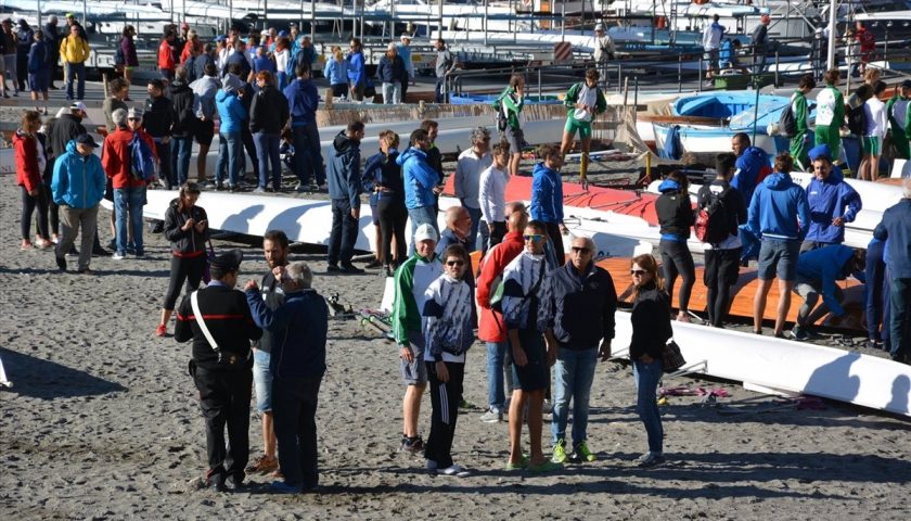 Sulla spiaggia di Maiori volano canoe, feriti 4 atleti. Compromessi Campionati Italiani di Coastal Rowing