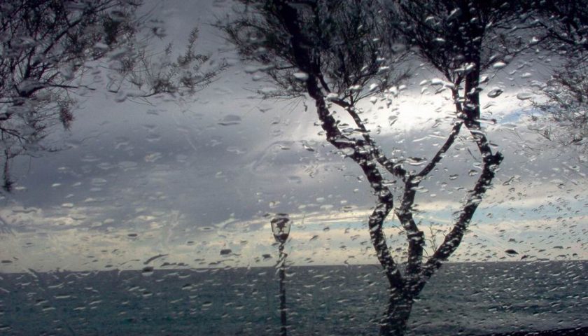 ALLERTA METEO GIALLA SU TUTTA LA CAMPANIA DALLE 12 DI DOMANI: TEMPORALI E VENTI FORTI