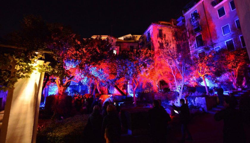 Suggestioni luminose nell’orto della Scuola Medica Salernitana