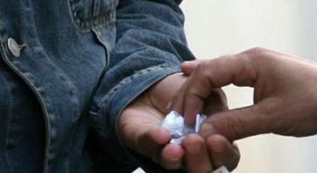 Scafati, scoperto con la droga: divieto di dimora in città