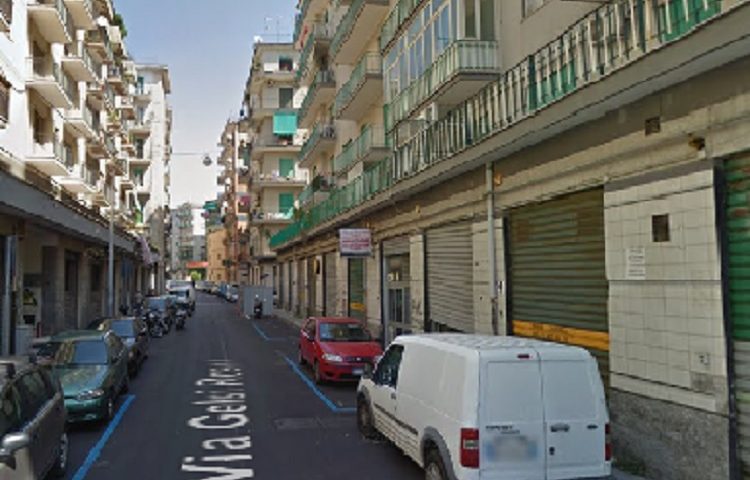 Tragedia in via Gelsi Rossi, uomo trovato morto in casa: Indagano i Carabinieri
