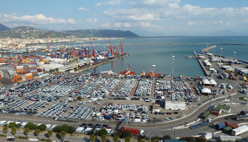 Sequestrate al porto di Salerno 250mila mascherine di dubbia provenienza
