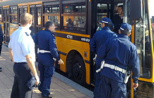 Salerno, lite sul bus della linea 10: a bordo rissa tra ragazzini