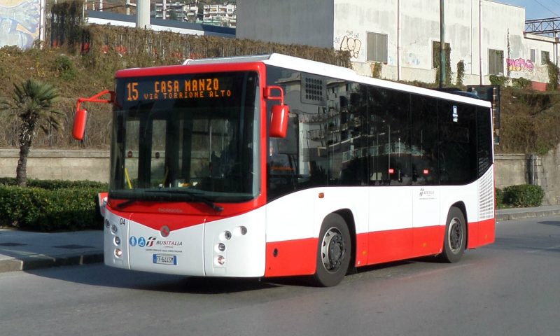 Incidente tra un bus ed un’auto, sfiorata la rissa tra due donne