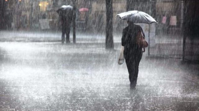 La Protezione civile Campania: allerta meteo Arancione in atto. Dalle 6 di domani mattina si passa al Giallo fino alle 6 di martedì mattina