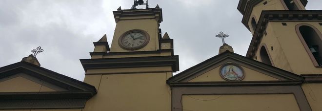 Angri, a causa del forte vento si stacca la campana della Chiesa di Santa Caterina