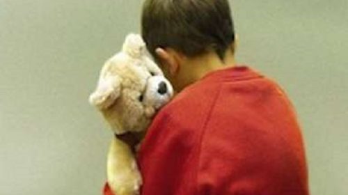 Eboli, denuncia il tentato rapimento di un bambino: le forze dell’ordine smentiscono