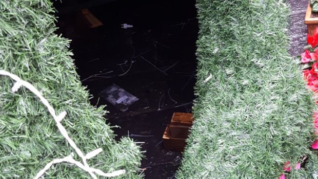 Cava de’ Tirreni, danneggiato il grande albero di Natale