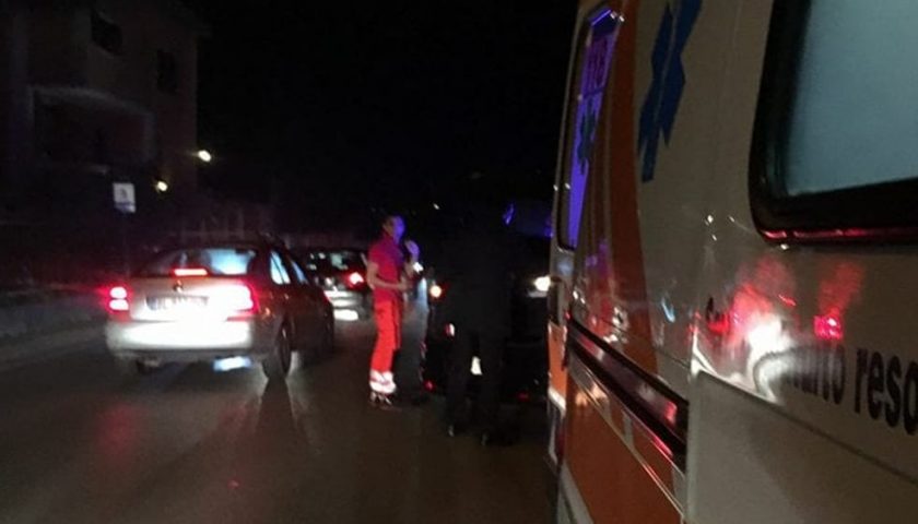 Pauroso incidente in via Dei Greci, tre persone ferite