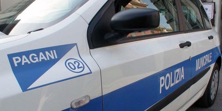 Mamma e figlioletta cacciate di casa, salvate dalla Polizia Municipale