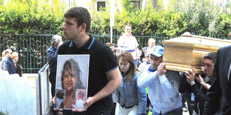 Ragazza morta all’ospedale di Scafati, nei guai cinque medici