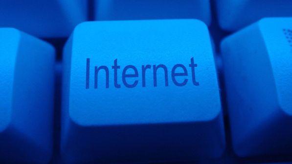 Usa, nuova spallata di Trump a Obama: abolita neutralità Rete