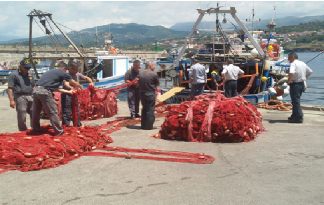 Peschereccio affonda nel Cilento, salvo l’equipaggio