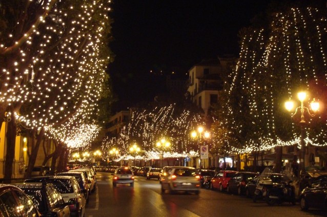 Parcheggi residenti per Luci d’Artista, Forza Italia: cittadini del centro di Salerno penalizzati