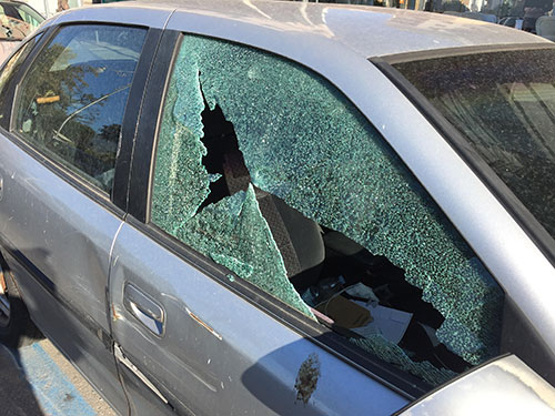 A Eboli vandali contro auto in sosta all’Epitaffio