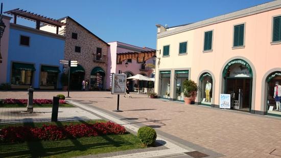 Centro Commerciale Cilento Outlet Village, tentato furto al bancomat della Bcc Capaccio-Paestum