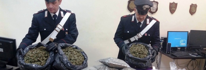 Sgominate piazze di spaccio tra Napoli e Salerno, 8 persone arrestate