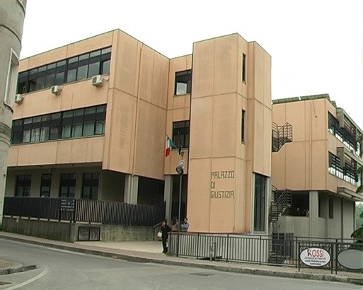 Vallo di Diano, un pensionato ha molestato una bambina