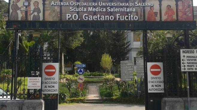 In ospedale per un mal di testa, viene dimessa e muore