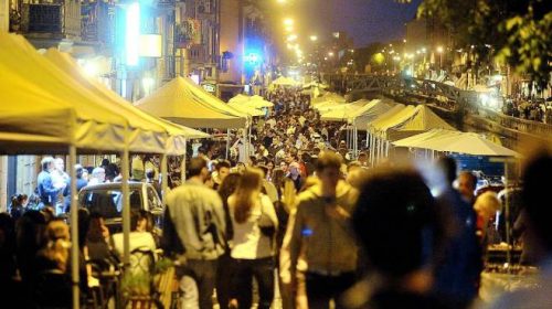 Salerno, La Nostra Libertà: “Una grande isola pedonale alle vigilie, festeggiamenti in luoghi adeguati e in sicurezza. Gli esercenti vanno accompagnati non combattuti” Salerno, La Nostra Libertà: “Una grande isola pedonale alle vigilie, festeggiamenti in luoghi adeguati e in sicurezza. Gli esercenti vanno accompagnati non combattuti”