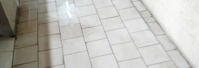 Raid al Palazzetto dello sport di Sarno, vandalizzati i servizi igienici