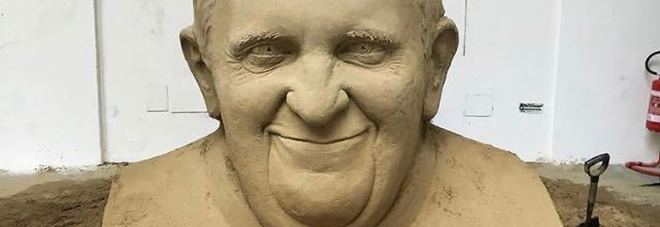“Il presepe di sabbia” conquista anche Papa Francesco