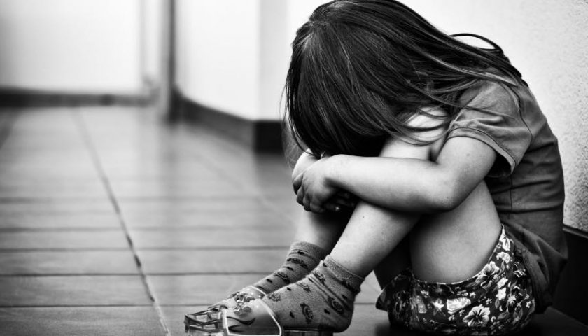 Violenza sessuale sul figlio di 4 anni, per il consulente il racconto del bambino è attendibile