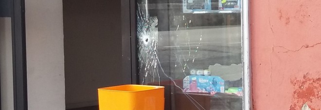 Nocera Inferiore, colpo di pistola contro un bar-tabacchi