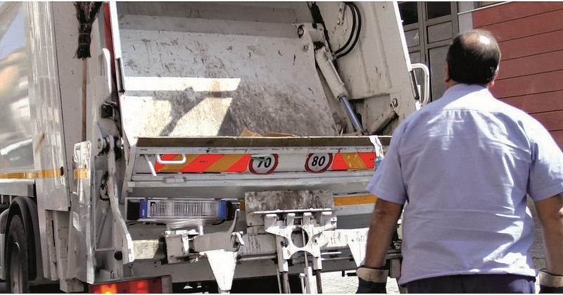 Calvanico, rubato camion per la raccolta rifiuti