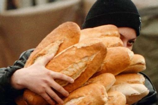 Maiori, “Dammi il pane oppure ti uccido”